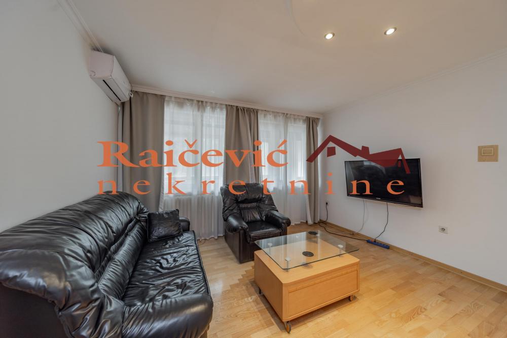 Stan na prodaju u Beogradu, Novi Beograd blok 33 (Genex kula), dvosoban, 63m2, cena 225000 evra