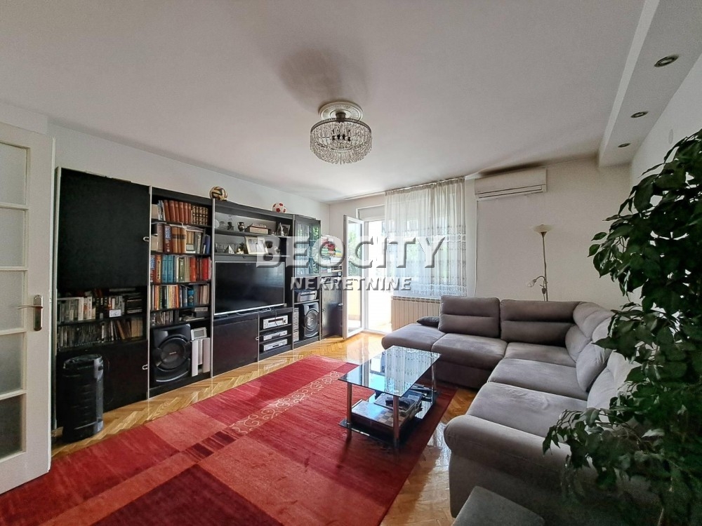 Stan na prodaju u Beogradu, Slavija, jednoiposoban, 63m2, cena 265000 evra