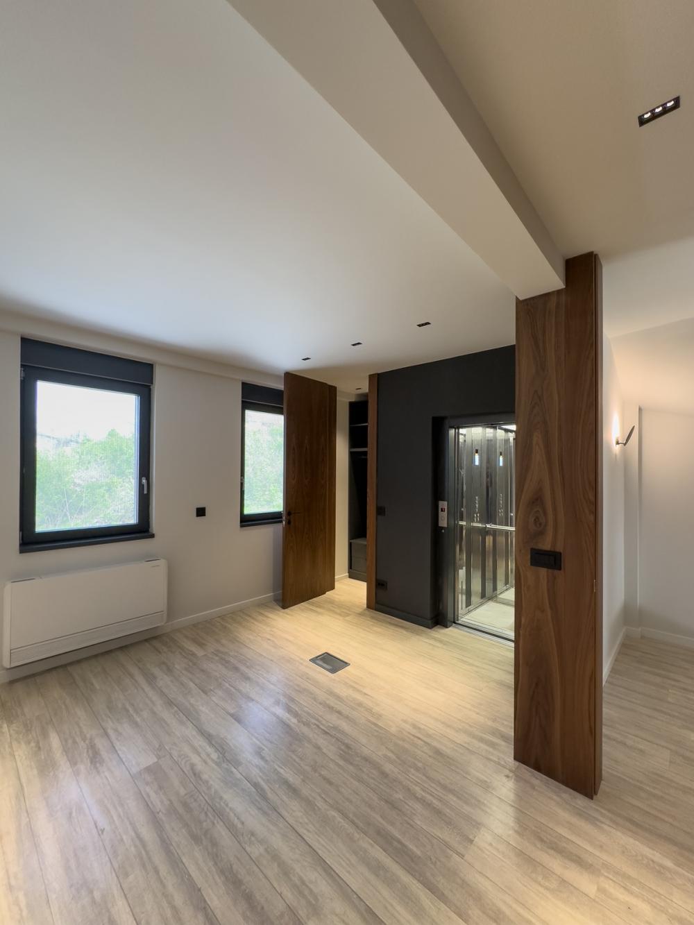 Stan na prodaju u Beogradu, Dedinje, cetvorosoban, 200m2, cena 890000 evra