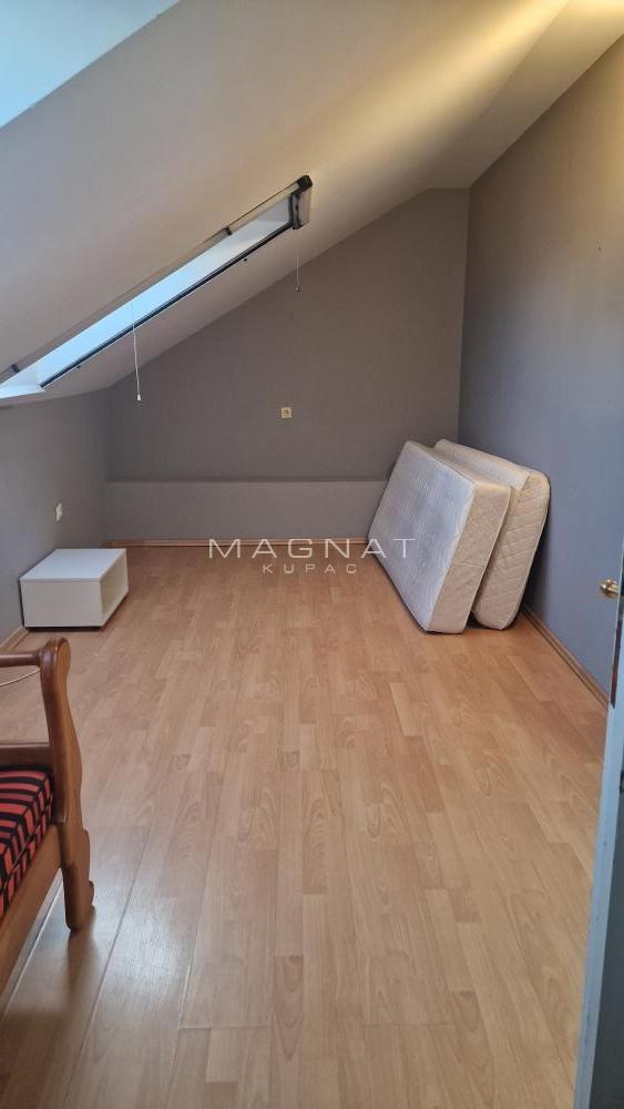 Stan na prodaju u Beogradu, Zemun, cetvorosoban, 116m2, cena 320000 evra
