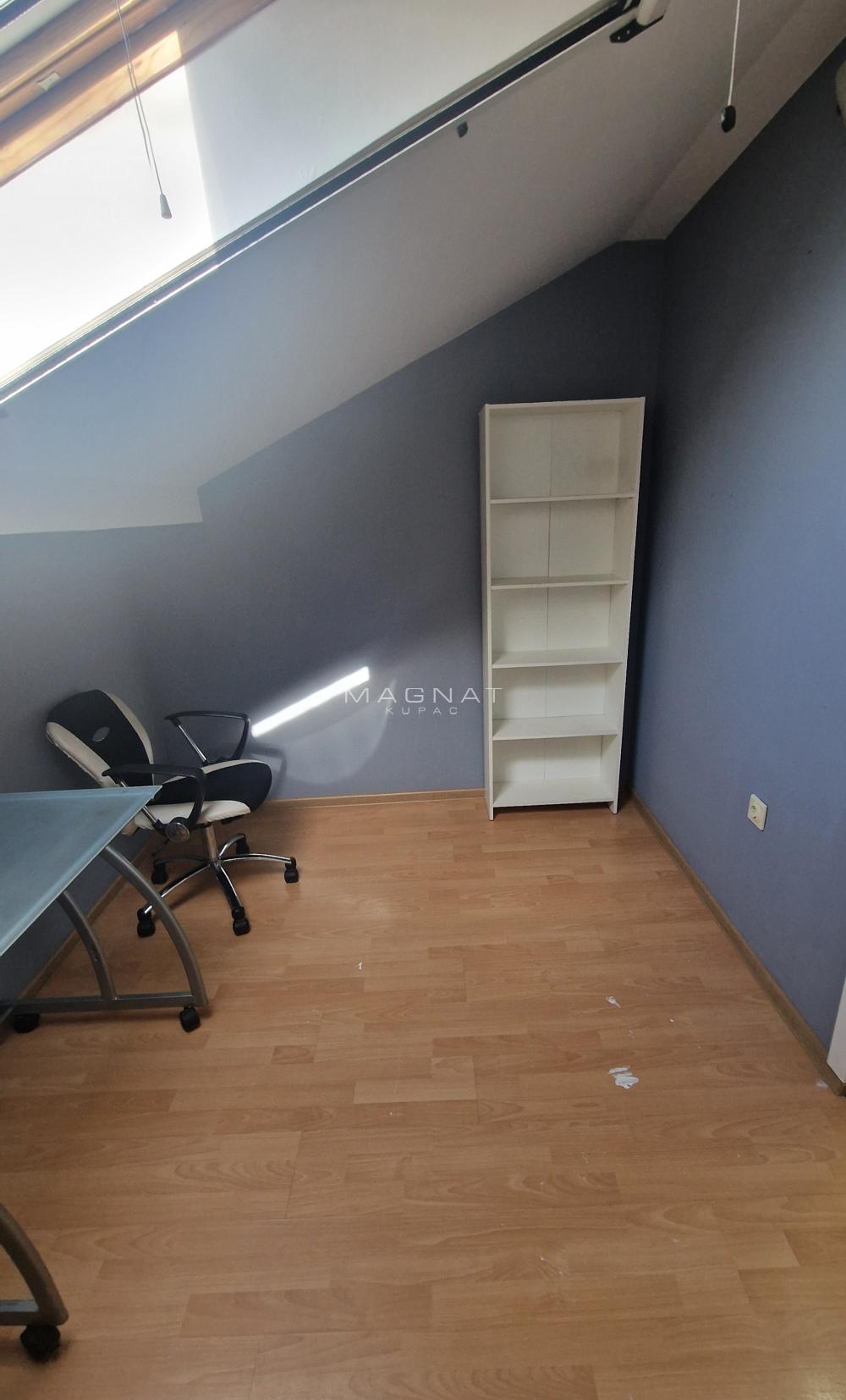 Stan na prodaju u Beogradu, Zemun, cetvorosoban, 116m2, cena 320000 evra