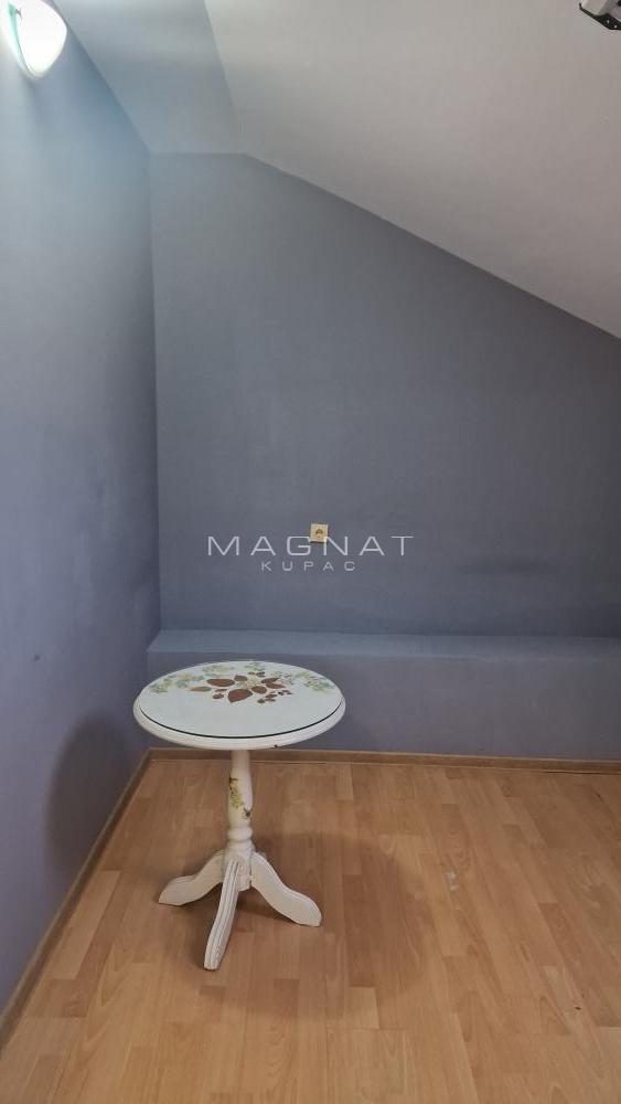 Stan na prodaju u Beogradu, Zemun, cetvorosoban, 116m2, cena 320000 evra