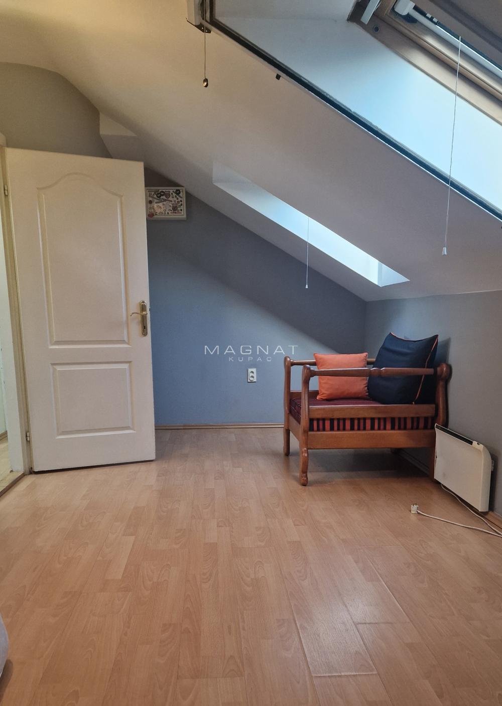Stan na prodaju u Beogradu, Zemun, cetvorosoban, 116m2, cena 320000 evra