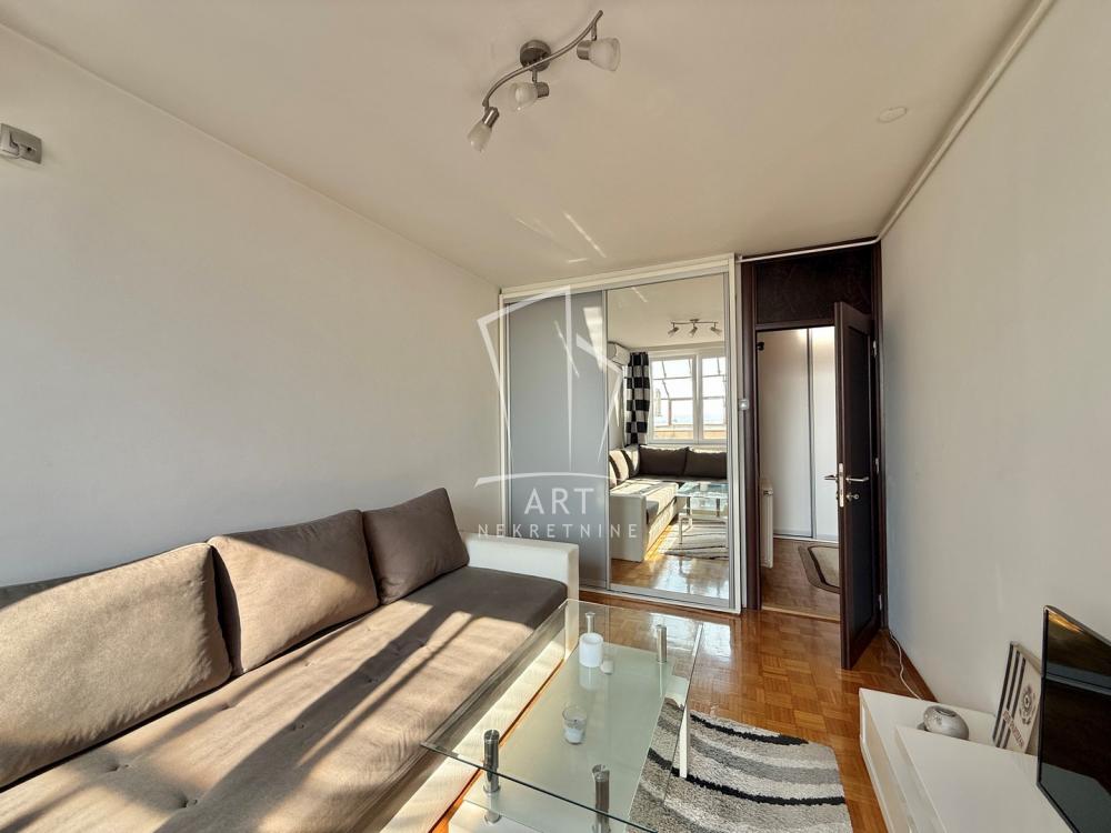 Stan na prodaju u Beogradu, Banjica, cetvorosoban, 104m2, cena 259000 evra