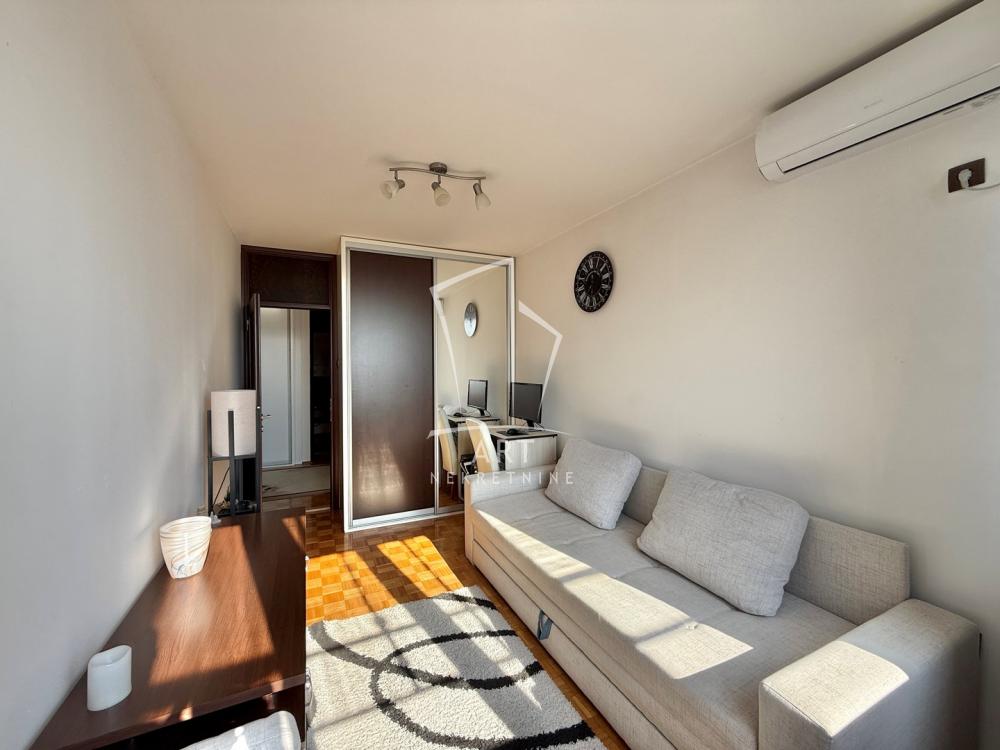 Stan na prodaju u Beogradu, Banjica, cetvorosoban, 104m2, cena 259000 evra