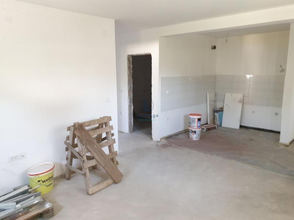 Stan na prodaju u Beogradu, Jajinci, troiposoban, 66m2, cena 130000 evra