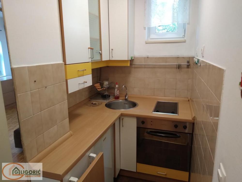 Stan na prodaju u Beogradu, Banovo brdo, jednosoban, 32m2, cena 129000 evra