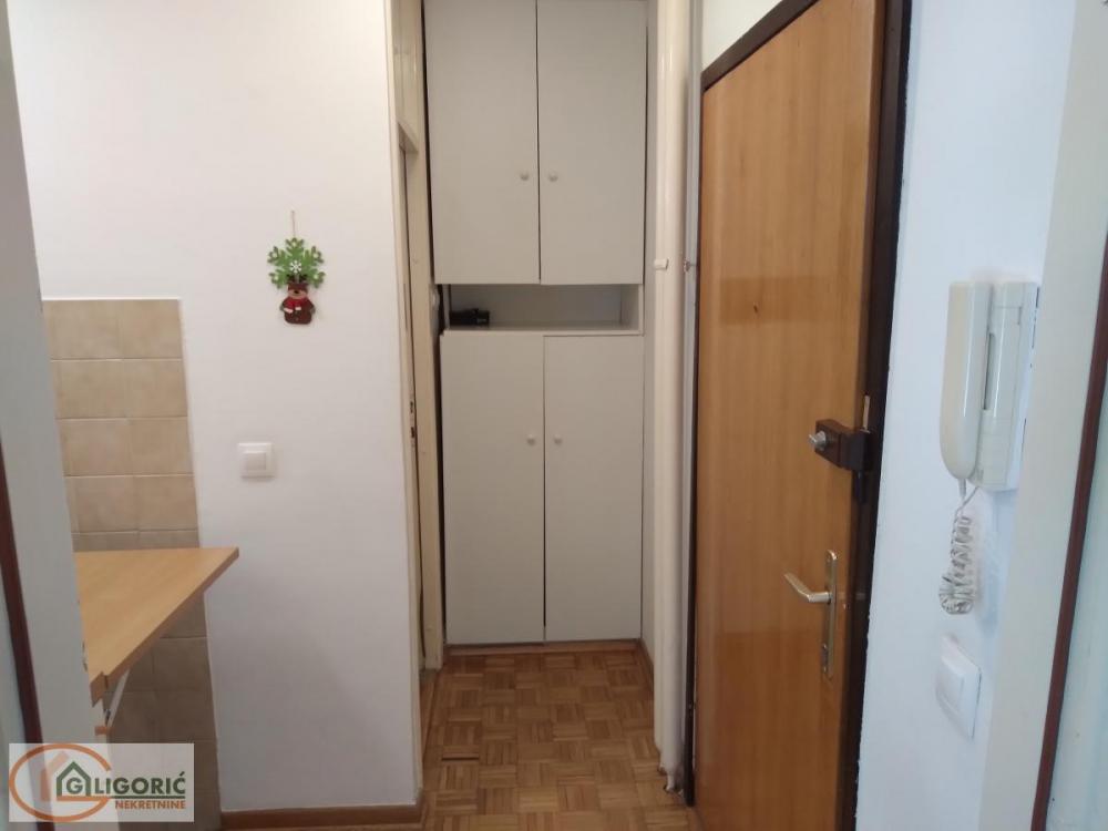 Stan na prodaju u Beogradu, Banovo brdo, jednosoban, 32m2, cena 129000 evra