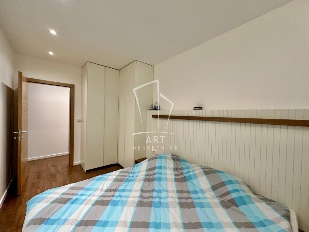 Stan na prodaju u Beogradu, Crveni Krst, dvoiposoban, 51m2, cena 215000 evra