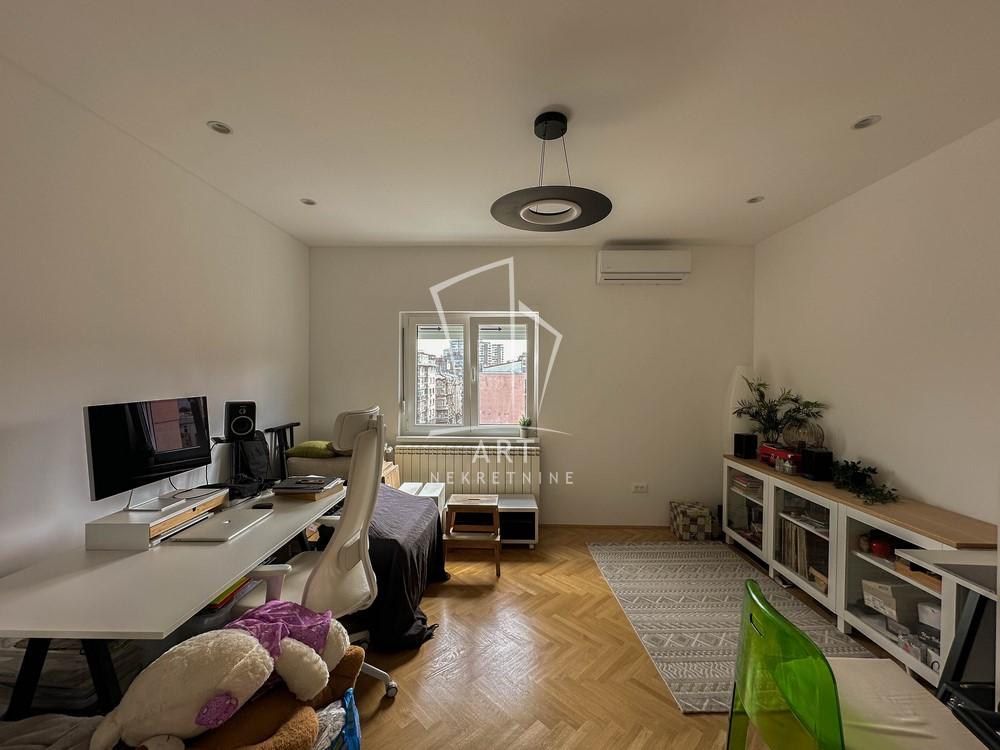 Stan na prodaju u Beogradu, Stari grad, dvoiposoban, 56m2, cena 345000 evra