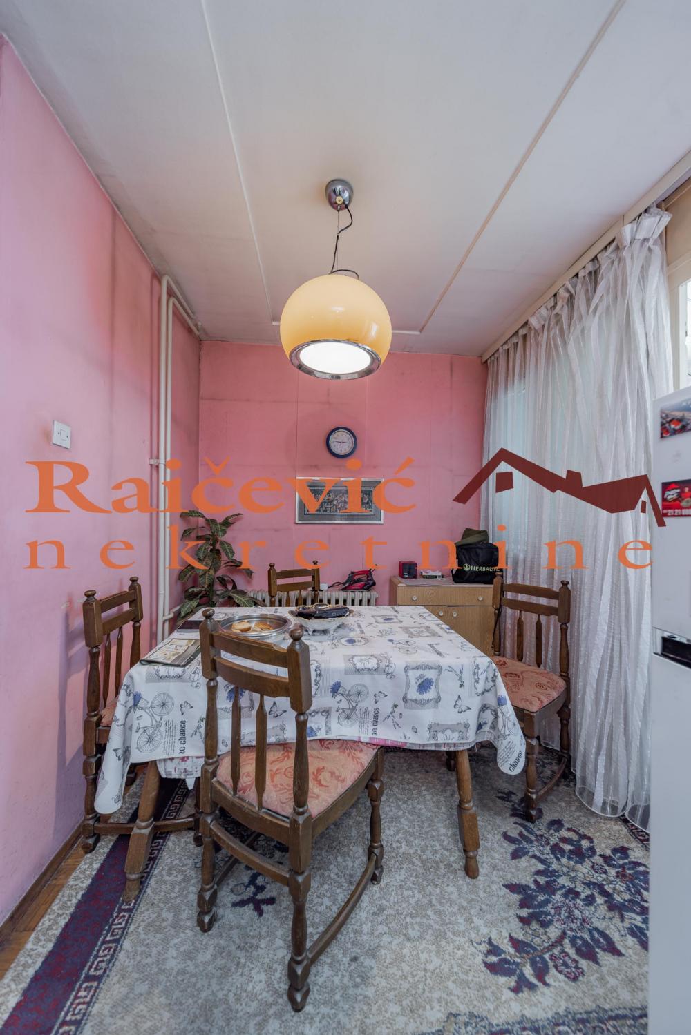 Stan na prodaju u Beogradu, Novi Beograd blok 61, trosoban, 71m2, cena 197500 evra