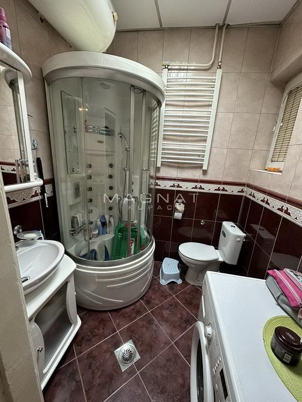 Stan na prodaju u Beogradu, Vračar, troiposoban, 80m2, cena 245000 evra