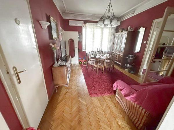 Stan na prodaju u Beogradu, Vračar, troiposoban, 80m2, cena 245000 evra