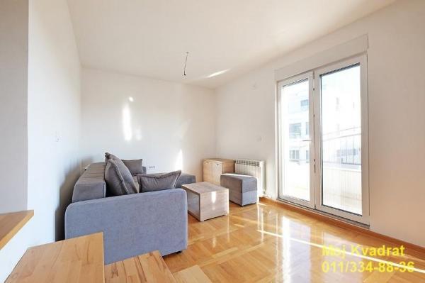 Stan na prodaju u Beogradu, Vukov spomenik, trosoban, 93m2, cena 297600 evra