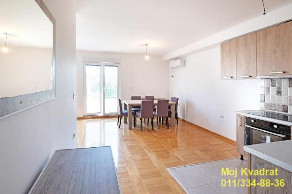 Stan na prodaju u Beogradu, Vukov spomenik, trosoban, 93m2, cena 297600 evra