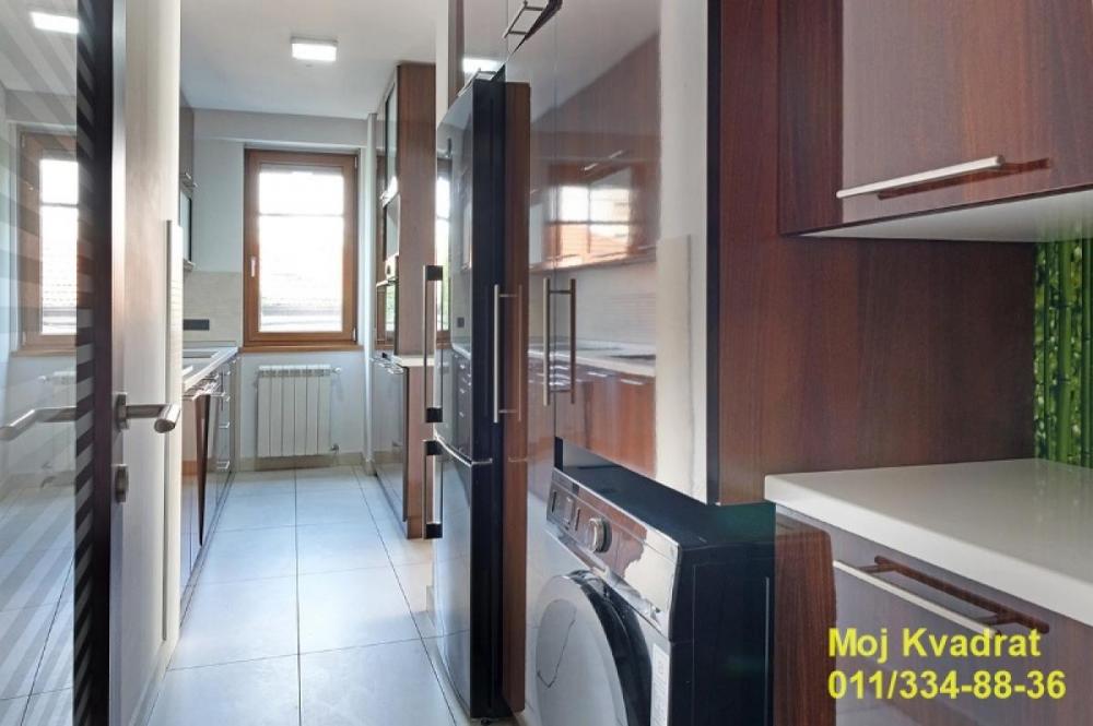 Stan na prodaju u Beogradu, Crveni Krst, cetvorosoban, 104m2, cena 468450 evra