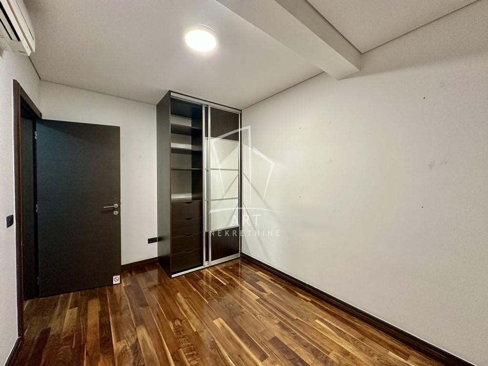 Stan na prodaju u Beogradu, Crveni Krst, cetvorosoban, 104m2, cena 468450 evra