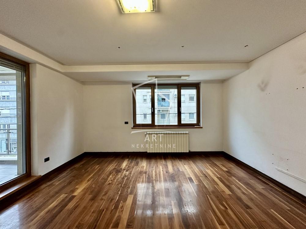 Stan na prodaju u Beogradu, Crveni Krst, cetvorosoban, 104m2, cena 468450 evra