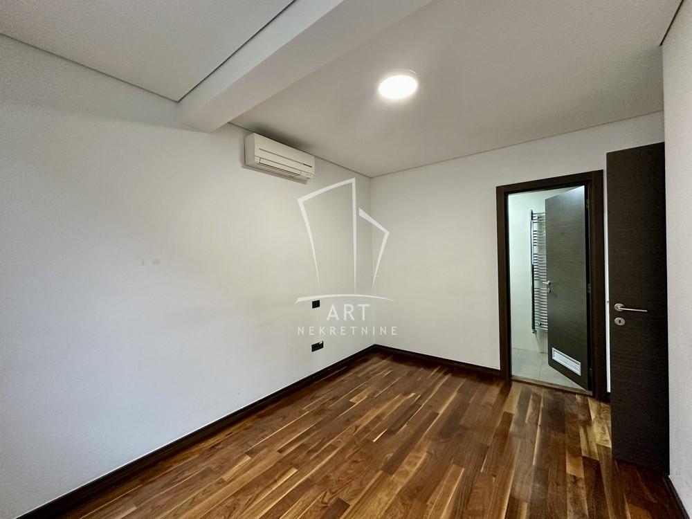 Stan na prodaju u Beogradu, Crveni Krst, cetvorosoban, 104m2, cena 468450 evra