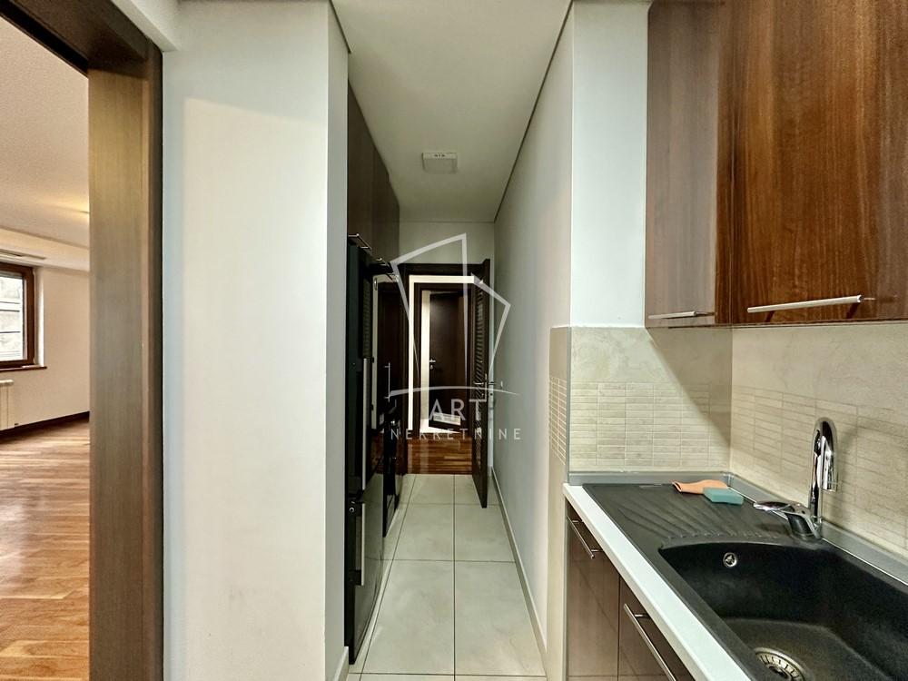 Stan na prodaju u Beogradu, Crveni Krst, cetvorosoban, 104m2, cena 468450 evra