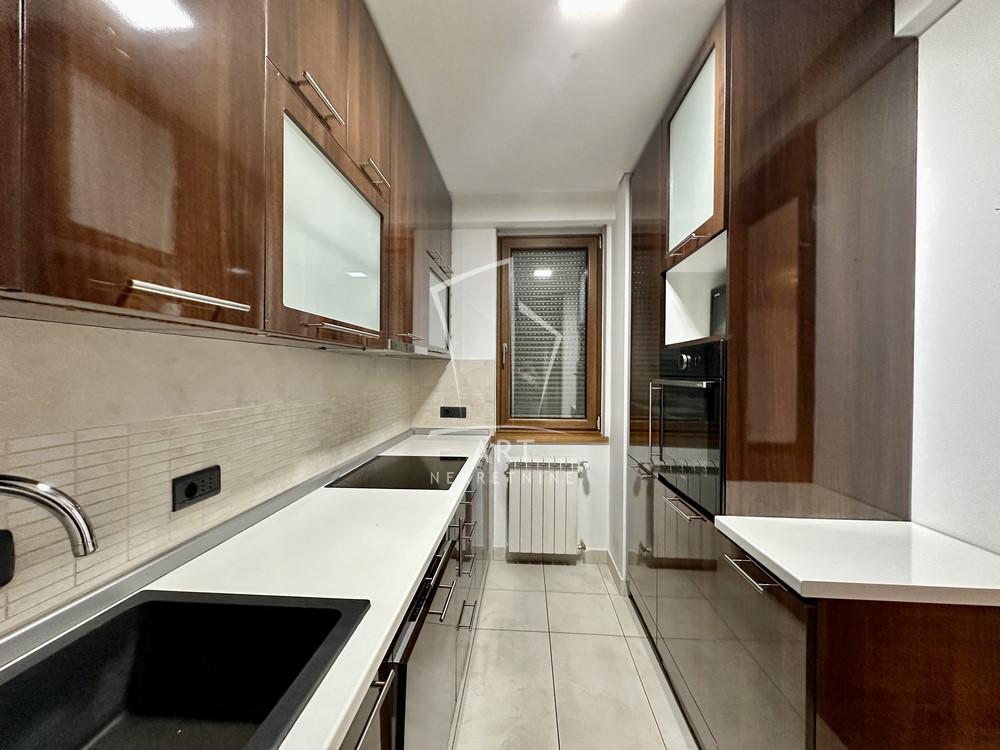 Stan na prodaju u Beogradu, Crveni Krst, cetvorosoban, 104m2, cena 468450 evra