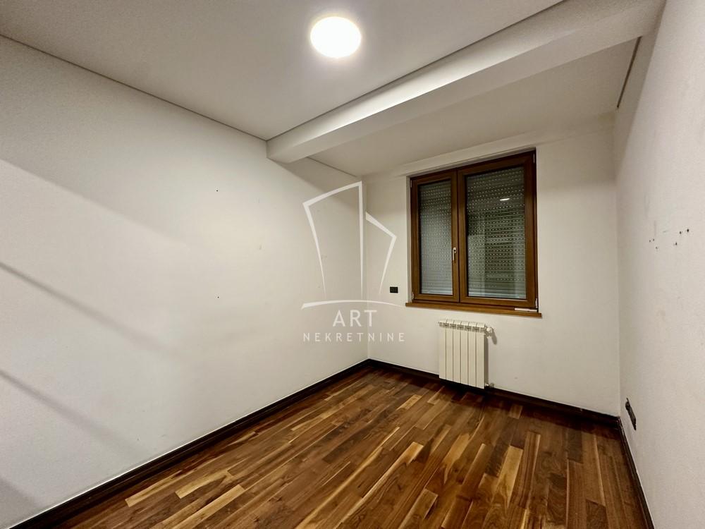 Stan na prodaju u Beogradu, Crveni Krst, cetvorosoban, 104m2, cena 468450 evra