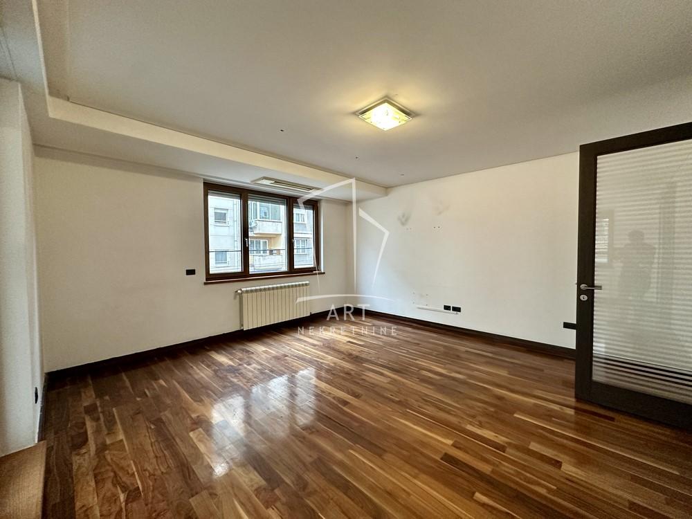 Stan na prodaju u Beogradu, Crveni Krst, cetvorosoban, 104m2, cena 468450 evra