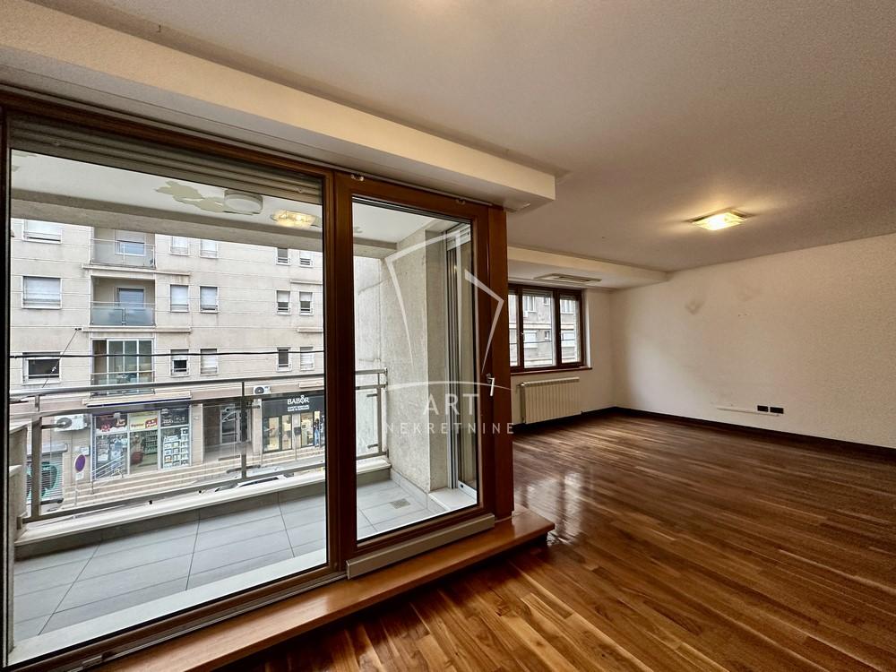 Stan na prodaju u Beogradu, Crveni Krst, cetvorosoban, 104m2, cena 468450 evra