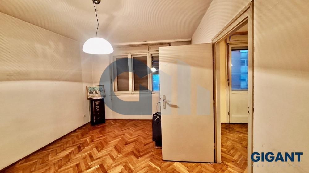 Stan na prodaju u Beogradu, Kalenić pijaca, troiposoban, 87m2, cena 290000 evra