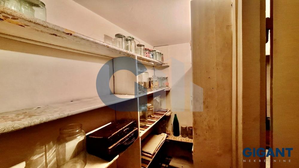 Stan na prodaju u Beogradu, Kalenić pijaca, troiposoban, 87m2, cena 290000 evra