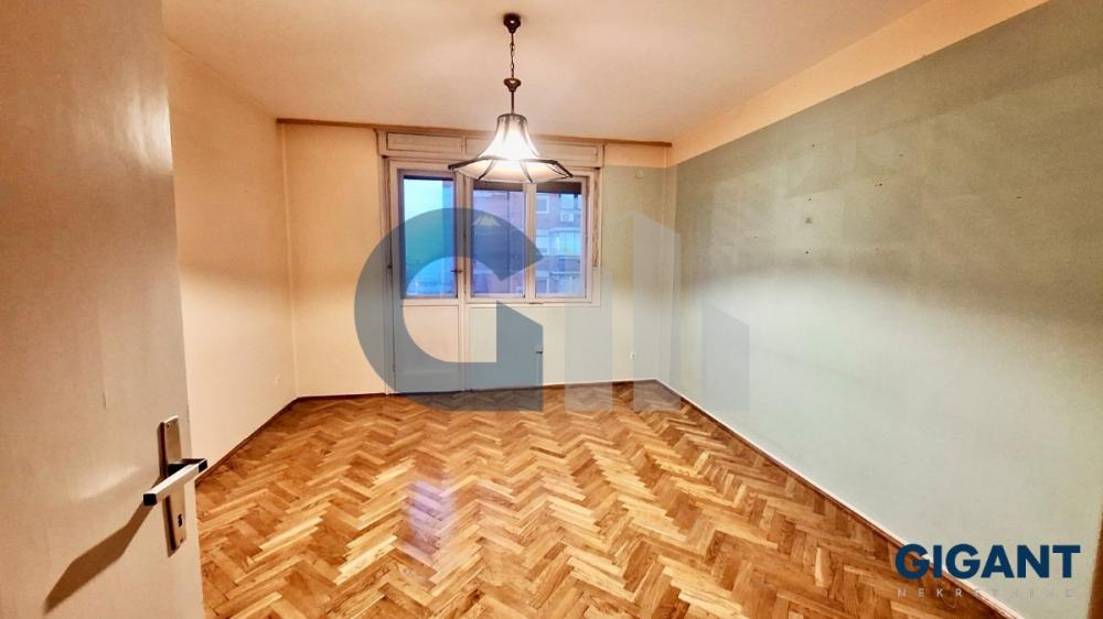 Stan na prodaju u Beogradu, Kalenić pijaca, troiposoban, 87m2, cena 290000 evra