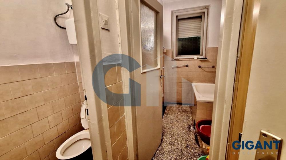 Stan na prodaju u Beogradu, Kalenić pijaca, troiposoban, 87m2, cena 290000 evra