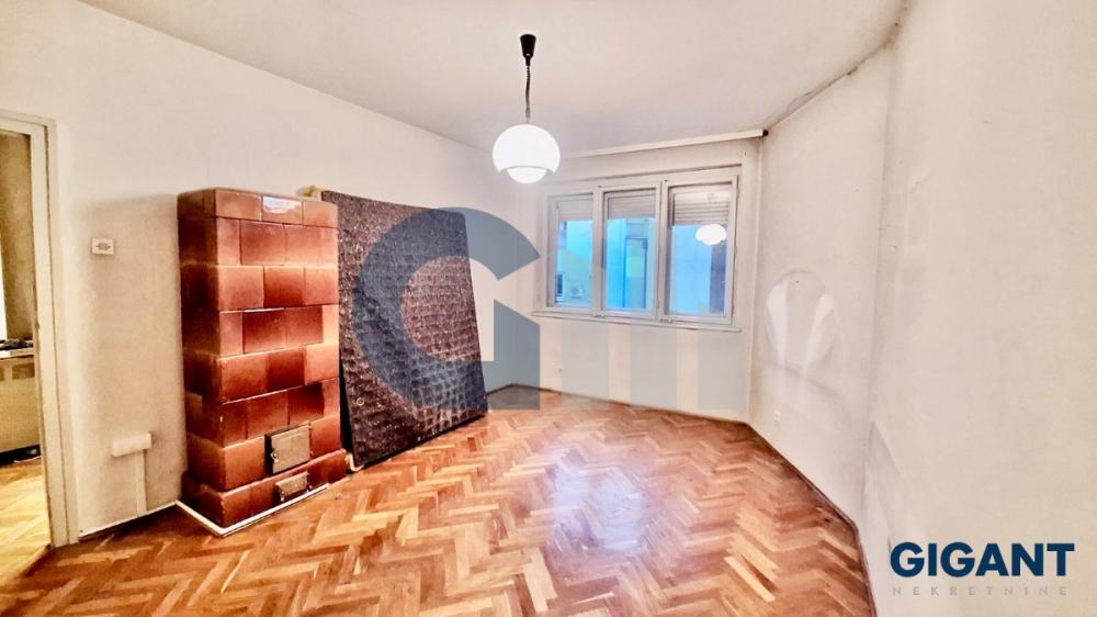 Stan na prodaju u Beogradu, Kalenić pijaca, troiposoban, 87m2, cena 290000 evra