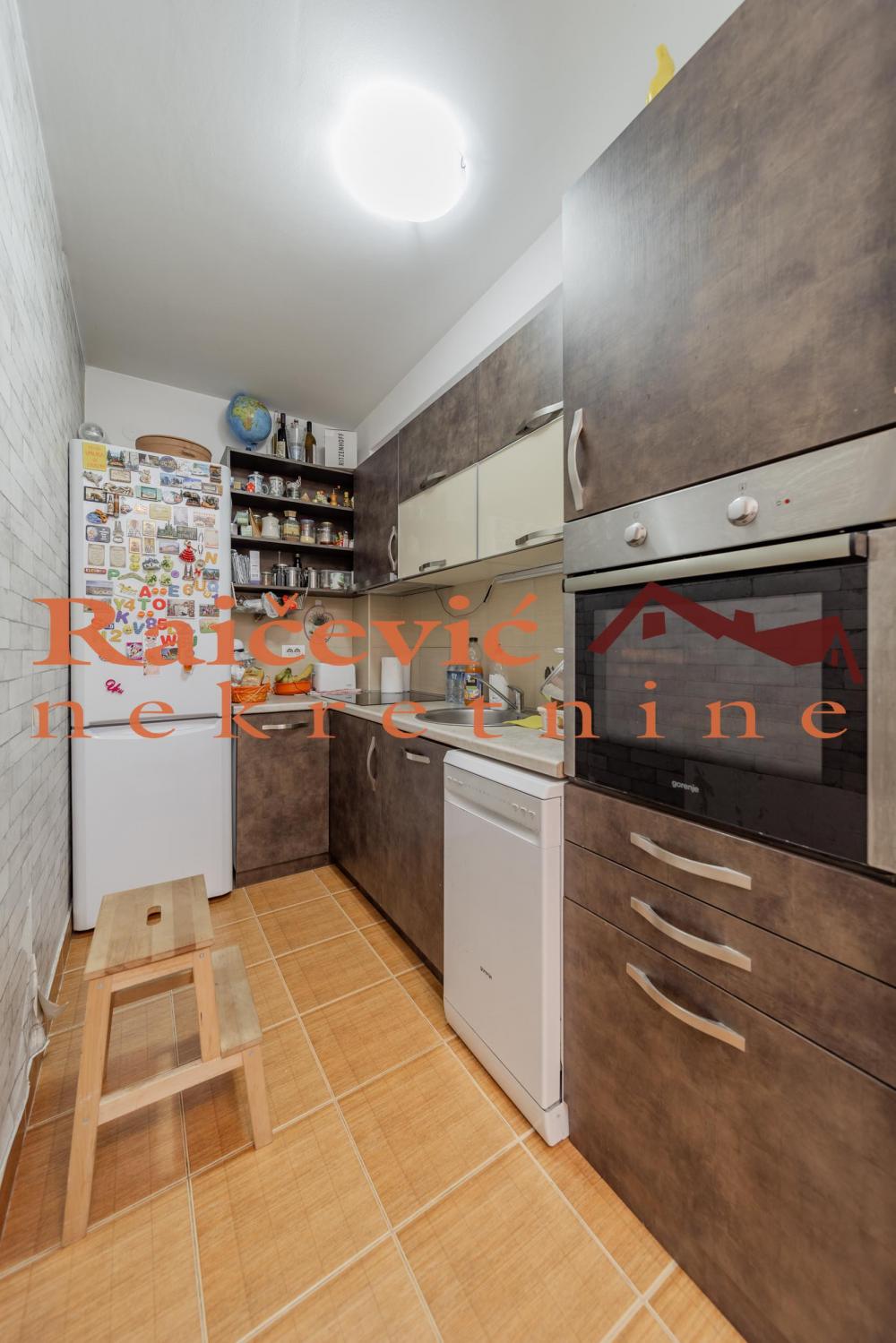 Stan na prodaju u Beogradu, Novi Beograd blok 72, jednoiposoban, 38m2, cena 128000 evra