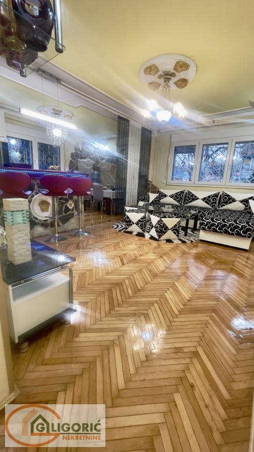 Stan na prodaju u Beogradu, Karaburma, trosoban, 57m2, cena 165000 evra