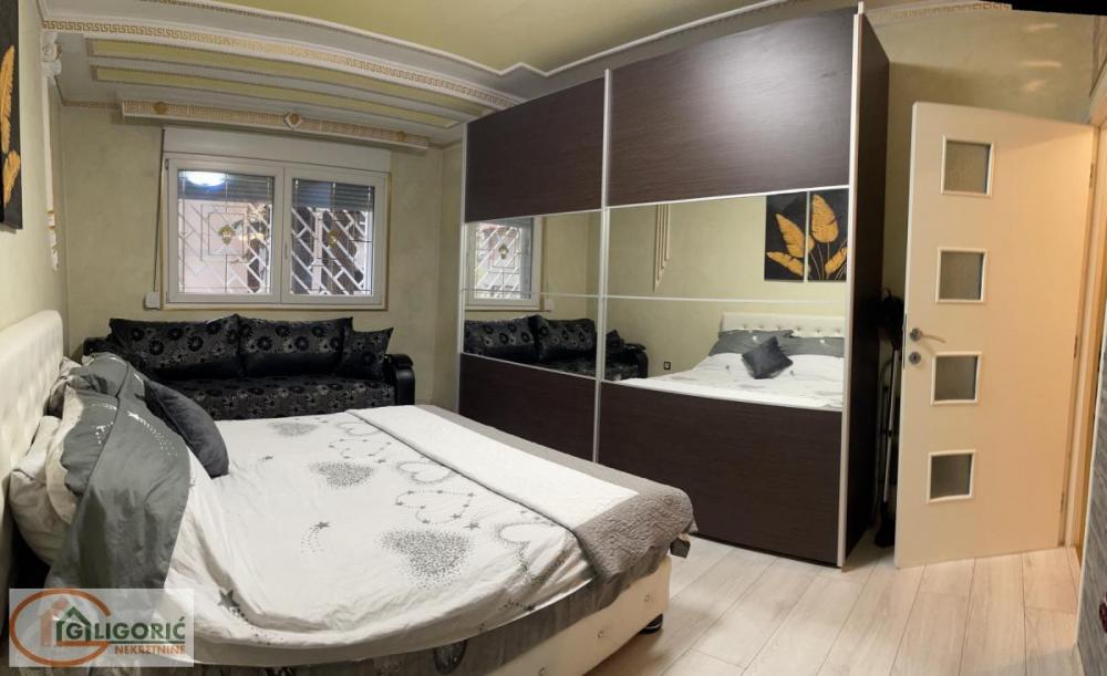 Stan na prodaju u Beogradu, Karaburma, trosoban, 57m2, cena 175000 evra