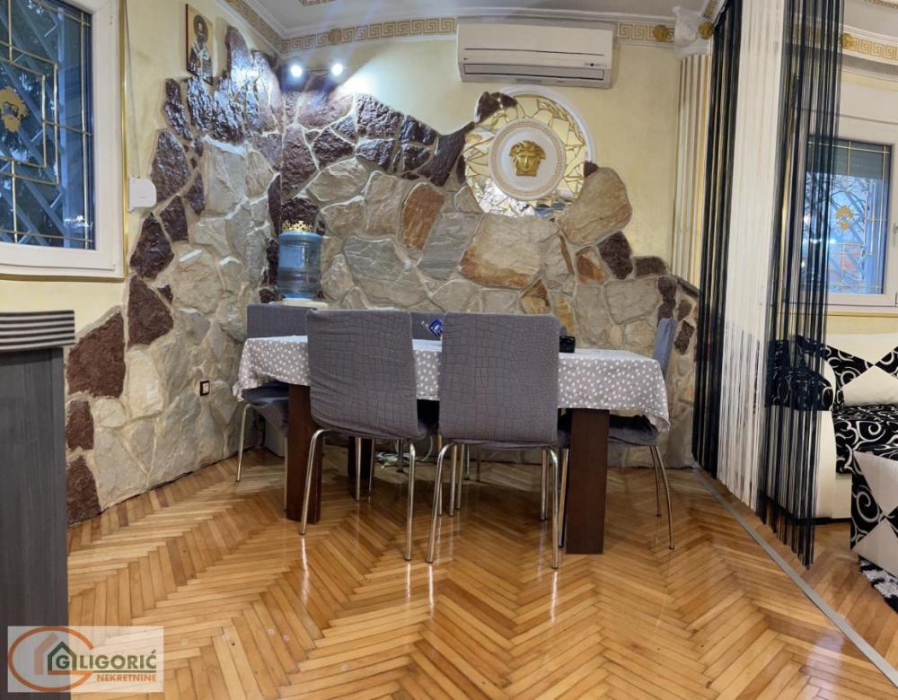 Stan na prodaju u Beogradu, Karaburma, trosoban, 57m2, cena 175000 evra