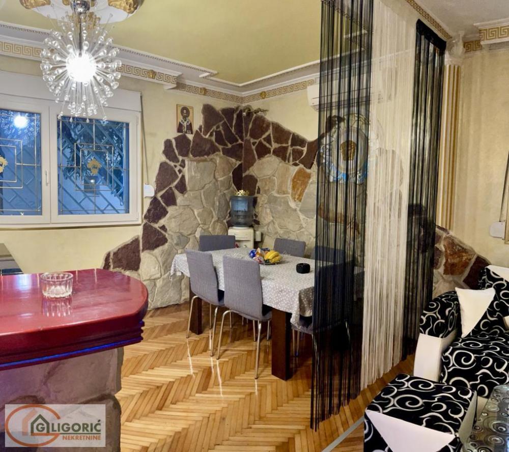 Stan na prodaju u Beogradu, Karaburma, trosoban, 57m2, cena 175000 evra