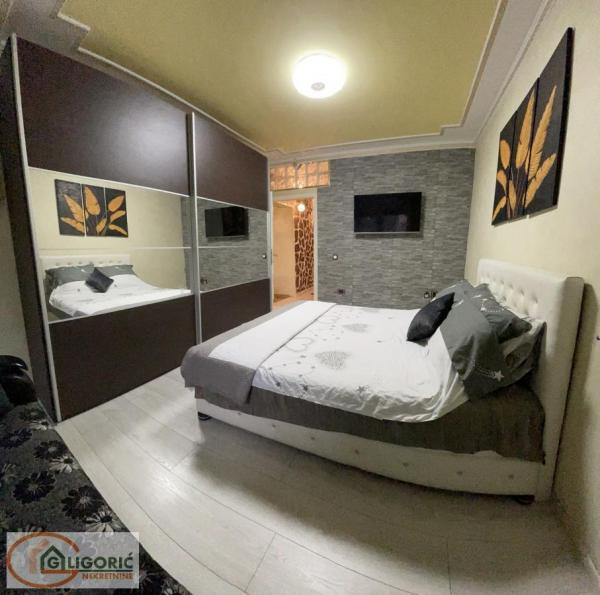 Stan na prodaju u Beogradu, Karaburma, trosoban, 57m2, cena 175000 evra