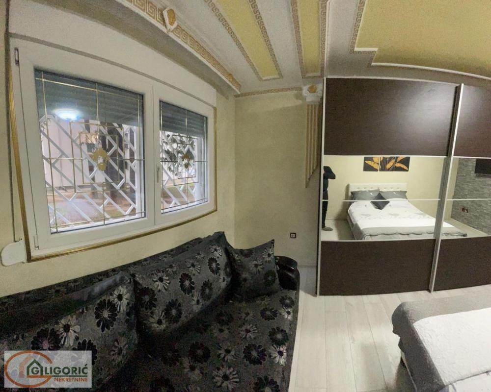 Stan na prodaju u Beogradu, Karaburma, trosoban, 57m2, cena 175000 evra