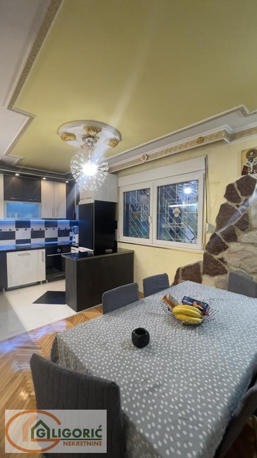 Stan na prodaju u Beogradu, Karaburma, trosoban, 57m2, cena 175000 evra