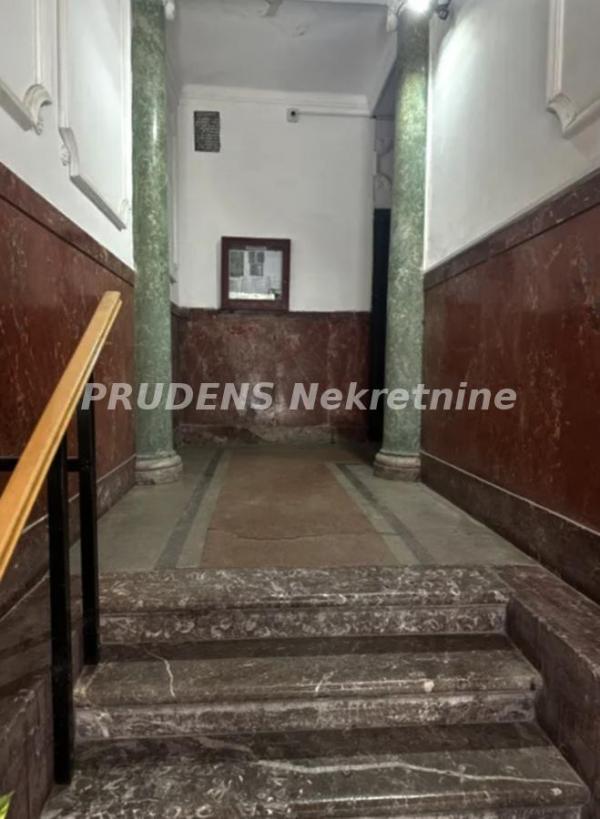 Stan na prodaju u Beogradu, Kalenić pijaca, dvosoban, 70m2, cena 297000 evra