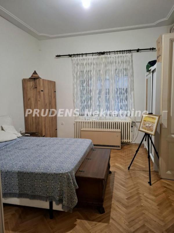 Stan na prodaju u Beogradu, Kalenić pijaca, dvosoban, 70m2, cena 297000 evra