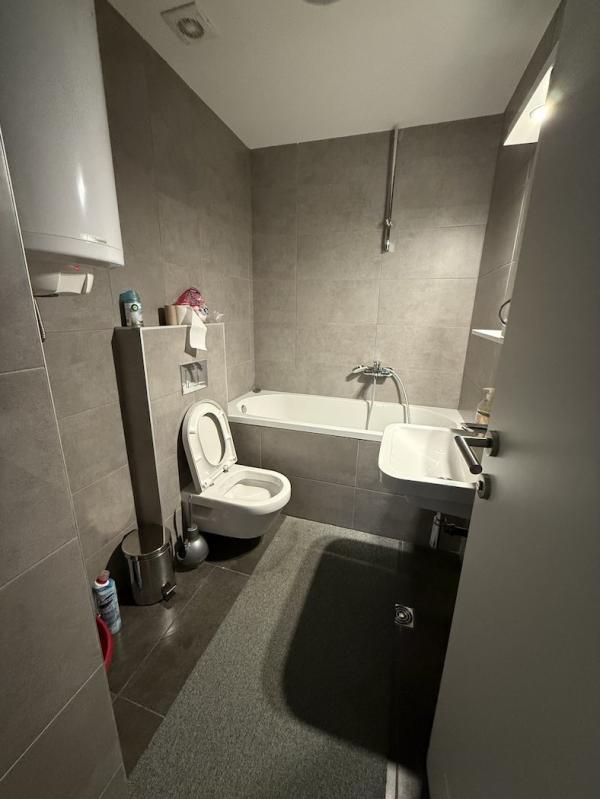 Stan na prodaju u Beogradu, Zemun centar, dvoiposoban, 54m2, cena 179000 evra