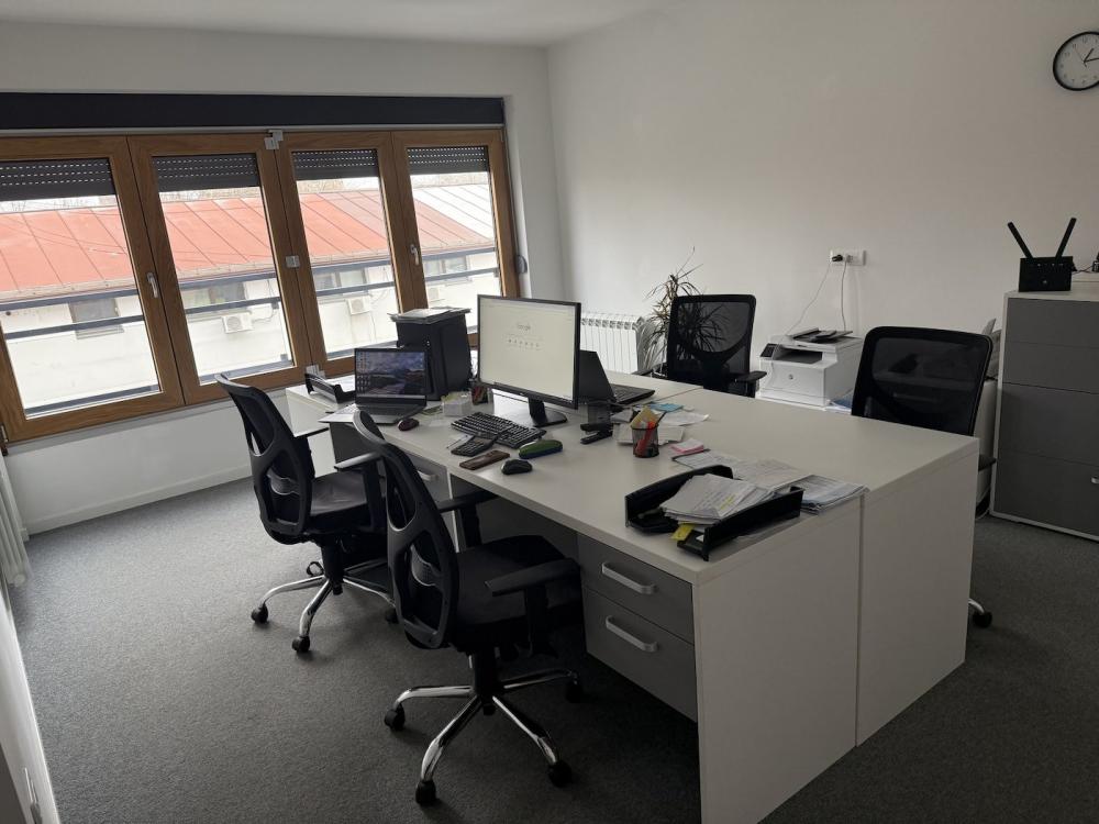 Stan na prodaju u Beogradu, Zemun centar, dvoiposoban, 54m2, cena 179000 evra