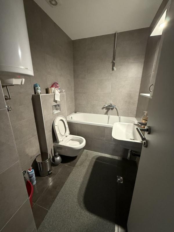 Stan na prodaju u Beogradu, Zemun centar, dvoiposoban, 54m2, cena 179000 evra