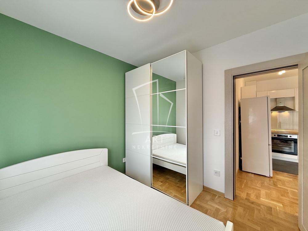 Stan na prodaju u Beogradu, Banjica, jednoiposoban, 33m2, cena 113000 evra