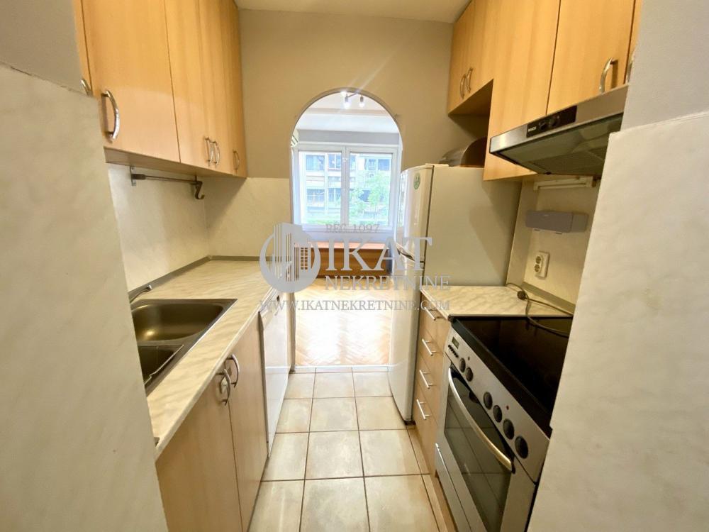 Stan na prodaju u Beogradu, Novi Beograd blok 22, dvoiposoban, 74m2, cena 269000 evra