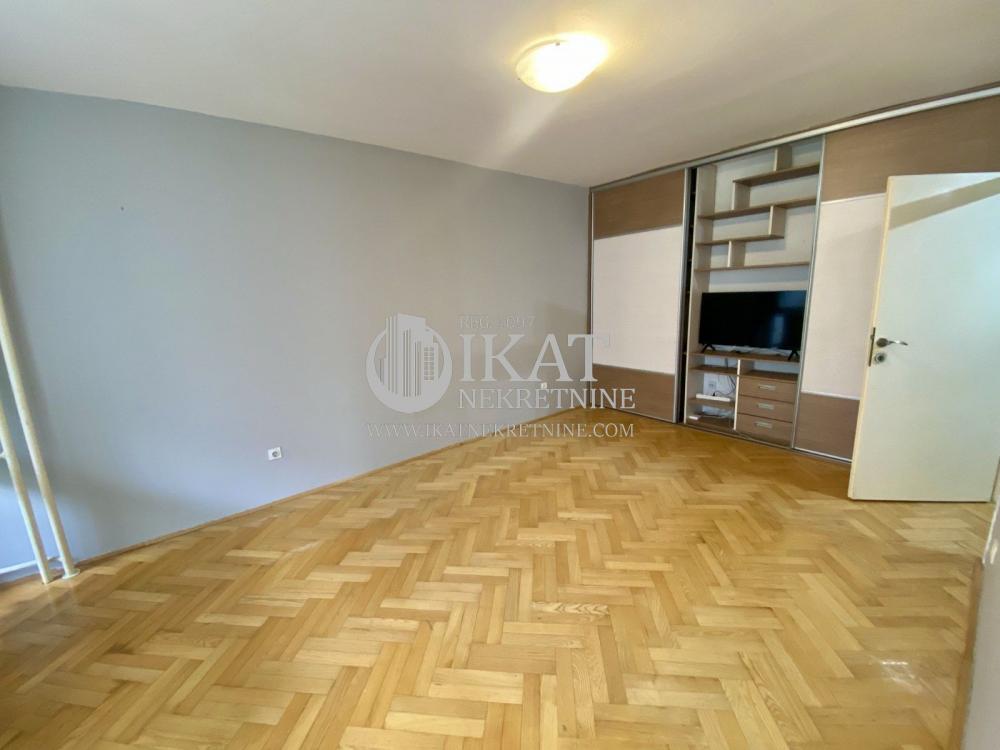 Stan na prodaju u Beogradu, Novi Beograd blok 22, dvoiposoban, 74m2, cena 269000 evra