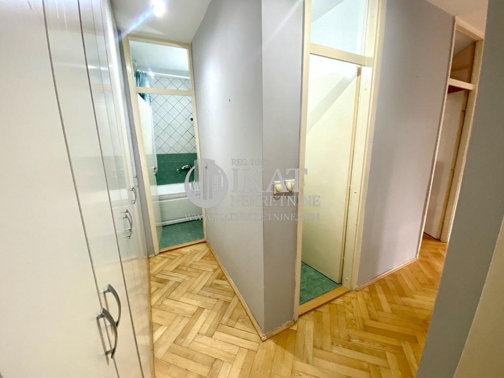 Stan na prodaju u Beogradu, Novi Beograd blok 22, dvoiposoban, 74m2, cena 269000 evra